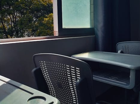  招聘会深度扫描：AI领域人才争夺激烈；生活服务新岗位悄然崛起。 企业服务