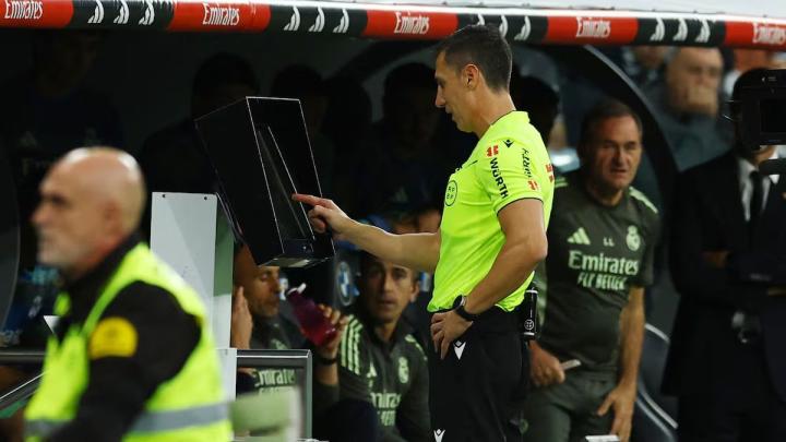  从谨慎试用到均衡博弈：马德里德比VAR八次关键时刻；皇马马竞各得其所。 体育新闻