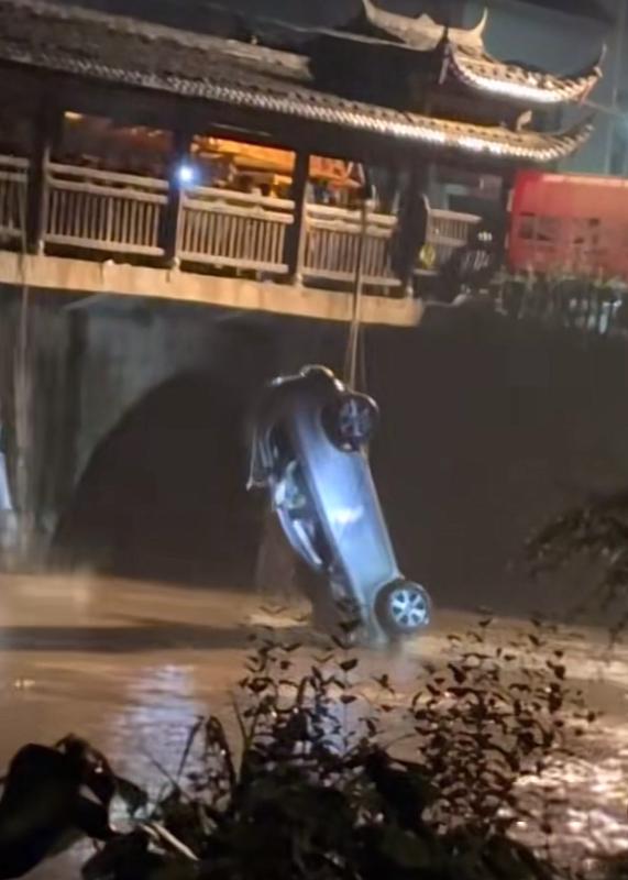  事故并非偶然：从福建坠河悲剧看“安全幻觉”的破灭 新闻 事故并非偶然：从福建坠河悲剧看“安全幻觉”的破灭 新闻