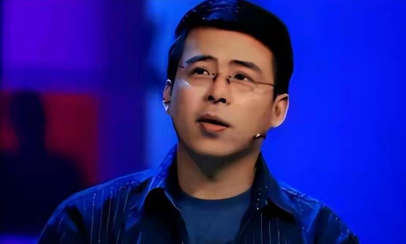  从央视名嘴到全网封杀：阿丘事件折射的公众人物责任边界 娱乐新闻